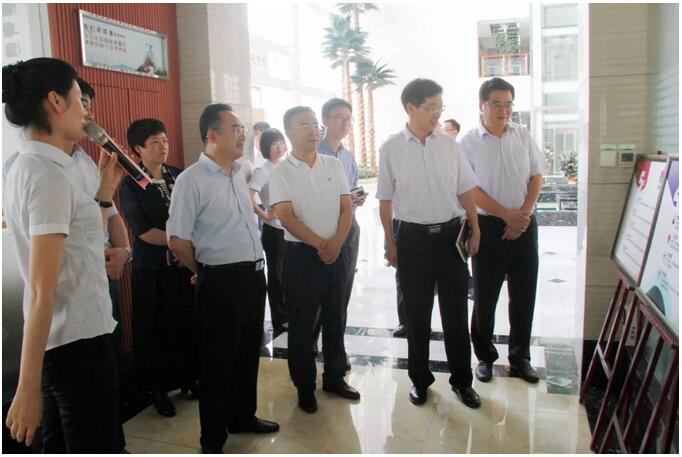 山東省外國(guó)專家局副局長(zhǎng)杜廣選一行蒞臨天意機(jī)械參觀指導(dǎo)